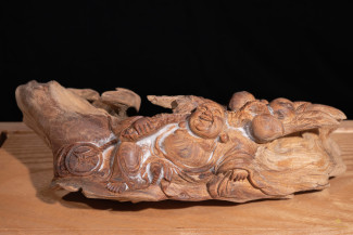 Phật Di Lặc Hái Đào